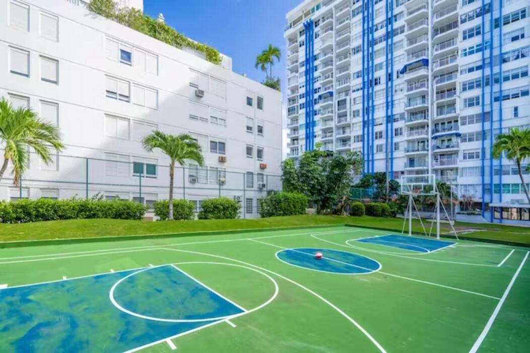 Sunset Paradise Cozy Beachfront Escape - Isla Verde San Juan Zewnętrze zdjęcie