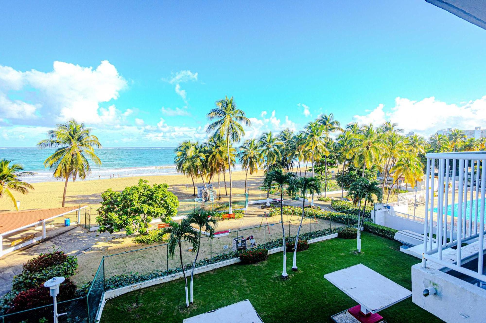 Sunset Paradise Cozy Beachfront Escape - Isla Verde San Juan Zewnętrze zdjęcie